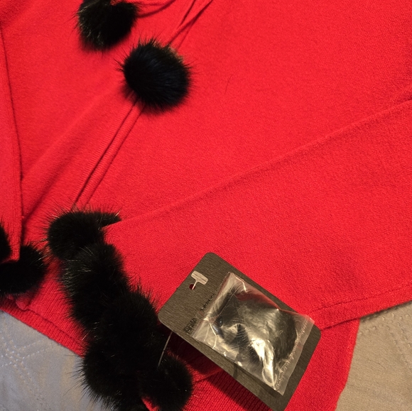 NEW faux fur trim sweater by Cabo size Small. - Picture 3 of 6